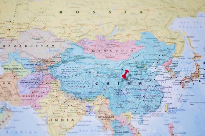 shutterstock_2577597027.jpg Map of Asia highlighting China with a red location pin