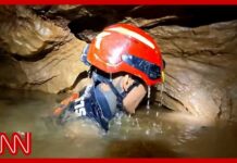 Laos cave rescue: Divers race to reach 7 trapped in flooded cave