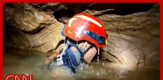 Laos cave rescue: Divers race to reach 7 trapped in flooded cave