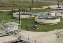Wastewater treatment plant with circular clarifier tanks