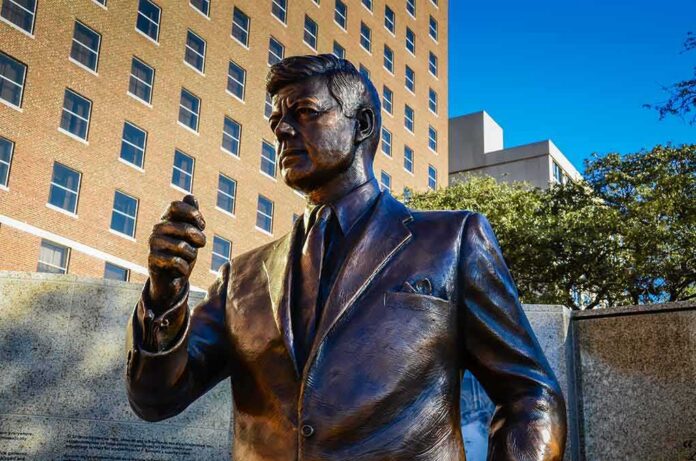 shutterstock_1182091072 Bronze statue of a suited man in a city plaza