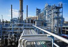 Inventory Crunch Could Ignite $150 Oil – BofA Warns Industrial refinery with pipelines and distillation towers under blue sky
