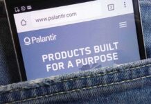 Palantir Whiplash: Yields Jump, Valuations Crack Smartphone showing Palantir website in a denim pocket